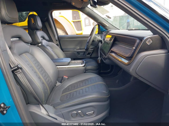 Rivian R1t Adventure 2022 7FCTGAAA9NN007264 Image 5