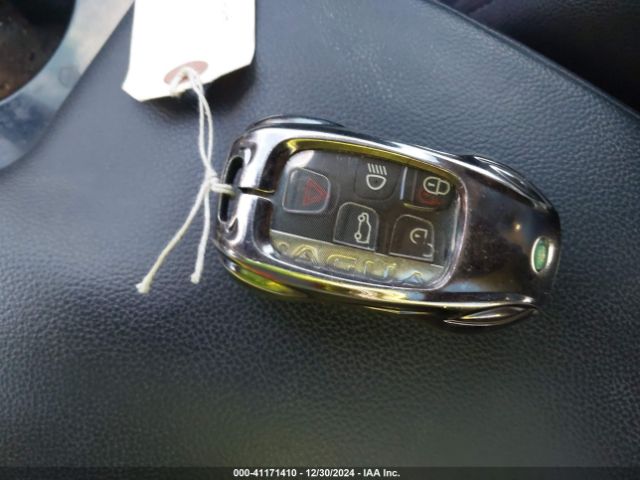 SADCJ2BN9HA090905 Jaguar F-pace 20d Premium