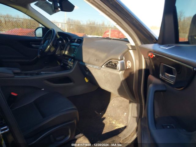 SADCJ2BN9HA090905 Jaguar F-pace 20d Premium