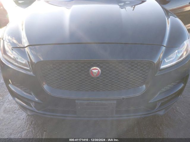 SADCJ2BN9HA090905 Jaguar F-pace 20d Premium