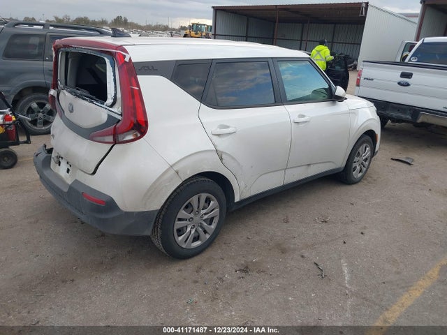 KIA SOUL LX 2020 KNDJ23AU8L7703083 Image 4