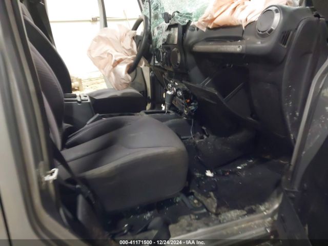 1C4BJWDG2EL145501 Jeep Wrangler Unlimited Sport