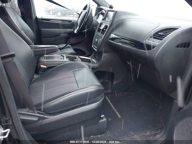 2C4RC1HGXFR618463 Chrysler Town & Country S