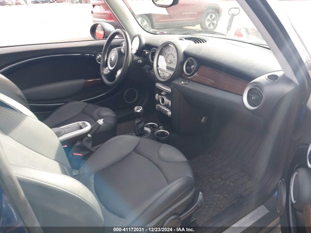 2008 MINI COOPER S CLUBMAN WMWMM33568TP70533 Photo 4