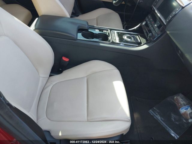 2017 JAGUAR XE SAJAD4BV7HA965745 Photo 4