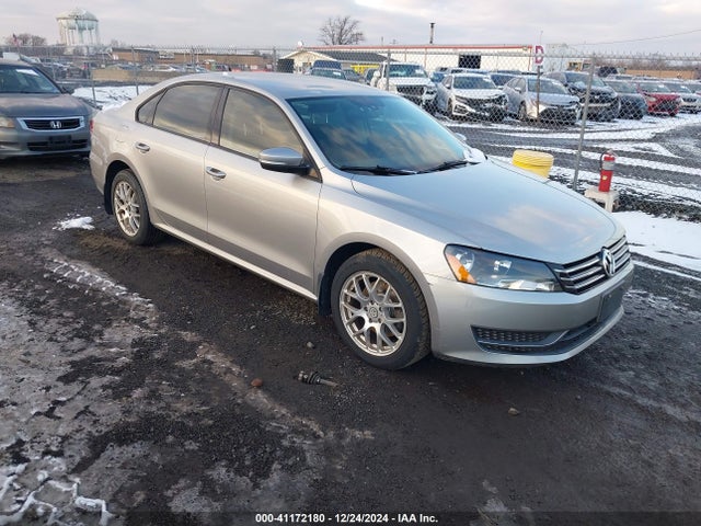 41172180 :رقم المزاد ، 1VWAT7A39EC060794 vin ، 2014 Volkswagen Passat 1.8t S مزاد بيع