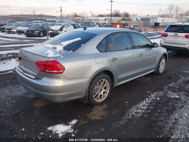 1VWAT7A39EC060794 Volkswagen Passat 1.8t S