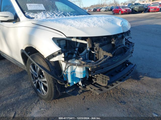JN8AT2MV8HW258115 Nissan Rogue Sl
