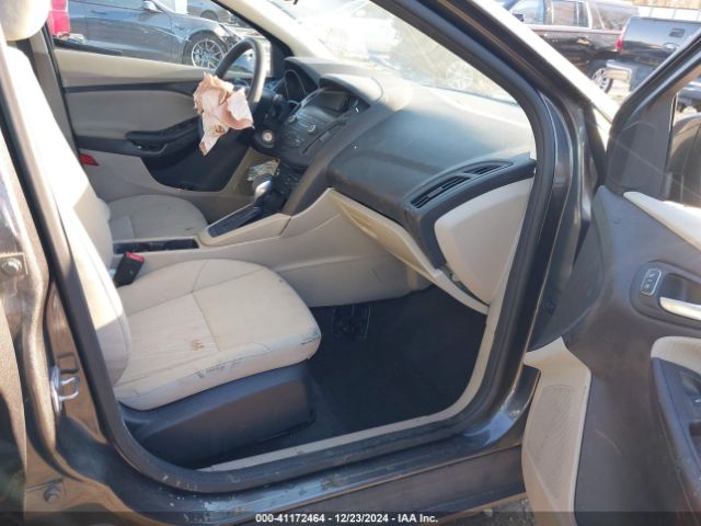 1FADP3K22JL234272 Ford FOCUS SE