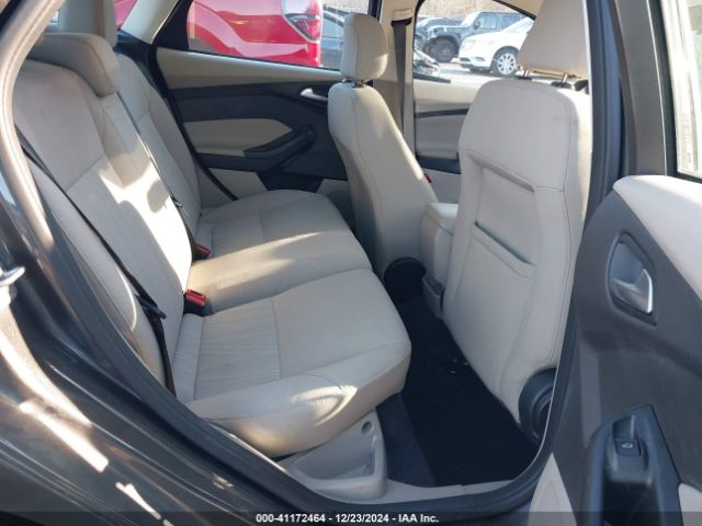 1FADP3K22JL234272 Ford FOCUS SE