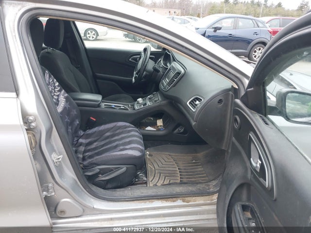 Chrysler 200 Limited 2015 1C3CCCABXFN581884 Image 5