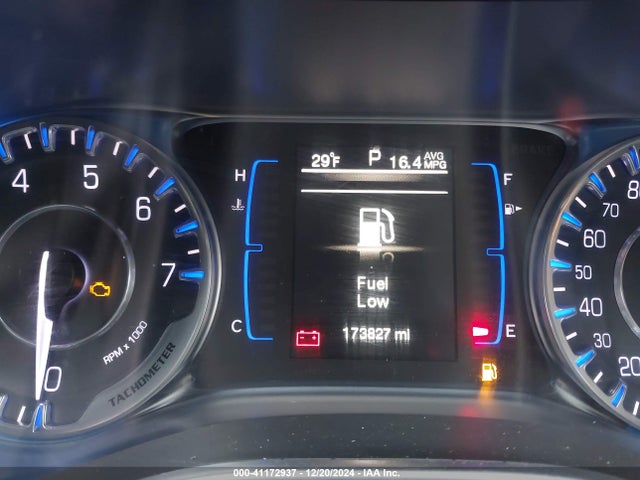 Chrysler 200 Limited 2015 1C3CCCABXFN581884 Image 7