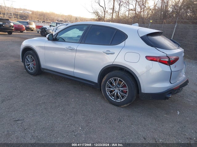 Alfa Romeo 2023 2023 ZASPAKANXP7D64002 Image 3