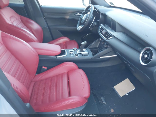 Alfa Romeo 2023 2023 ZASPAKANXP7D64002 Image 5