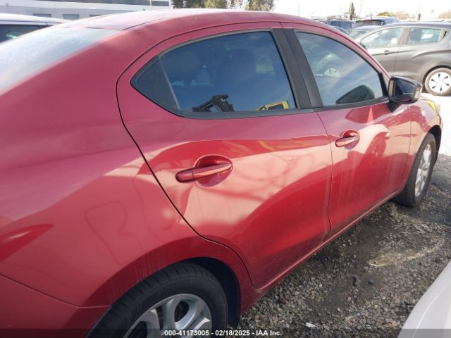 3MYDLBYV8HY170601 Toyota YARIS IA