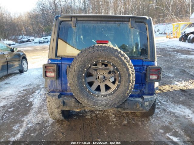 1C4HJXDG8JW179984 Jeep Wrangler Unlimited Sport 4x4