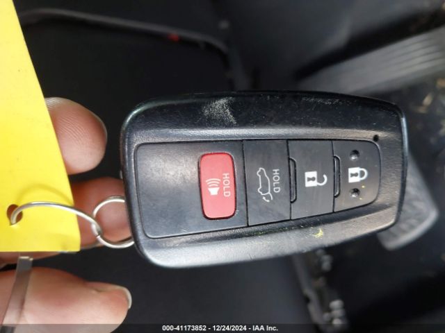 5TDGZRAH9NS129579 Toyota Highlander Xle