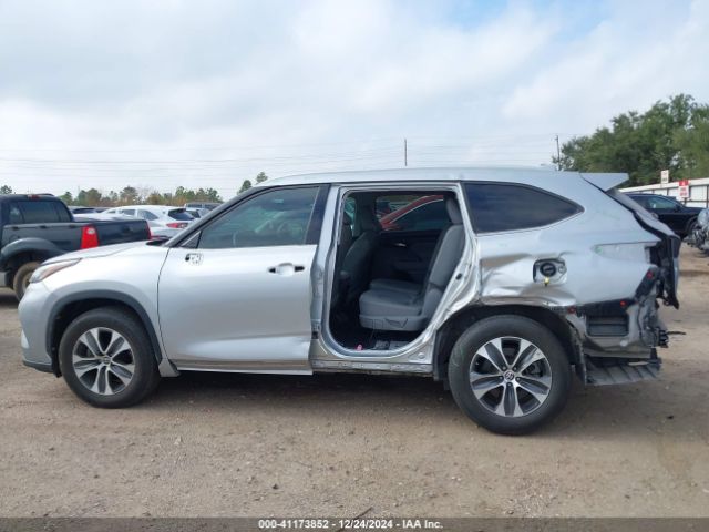 5TDGZRAH9NS129579 Toyota Highlander Xle