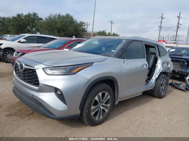 5TDGZRAH9NS129579 Toyota Highlander Xle