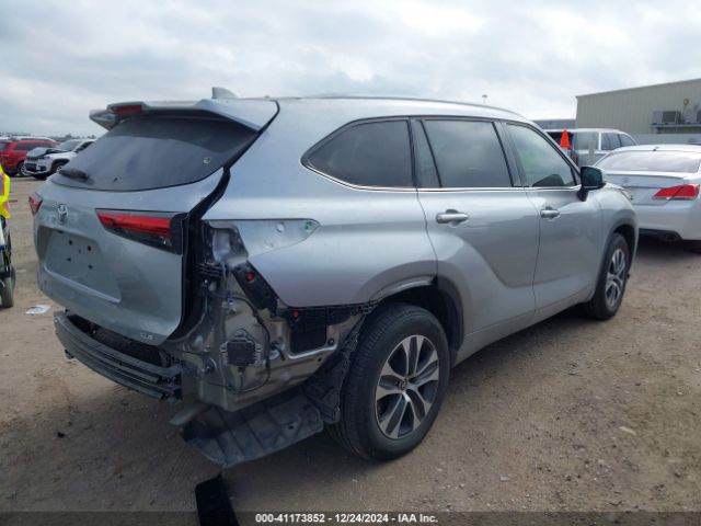 5TDGZRAH9NS129579 Toyota Highlander Xle