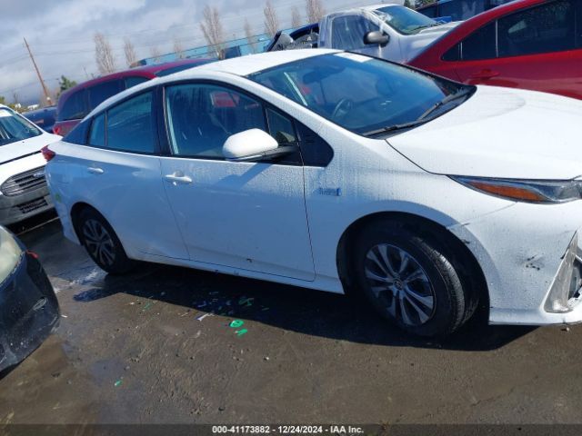 JTDKAMFP1N3208718 Toyota Prius Prime Le