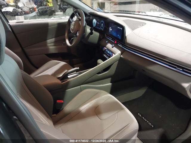 KMHLM4DG0RU813940 Hyundai ELANTRA SEL