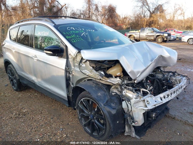 1FMCU9J96HUA99555 Ford Escape Titanium