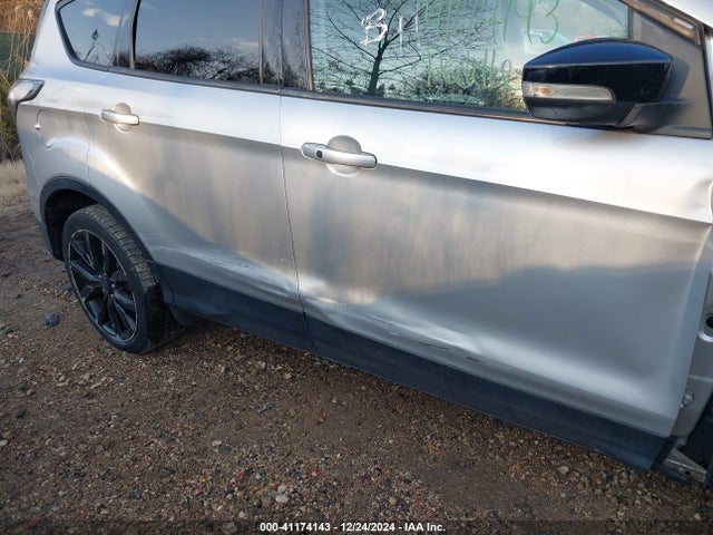 1FMCU9J96HUA99555 Ford Escape Titanium