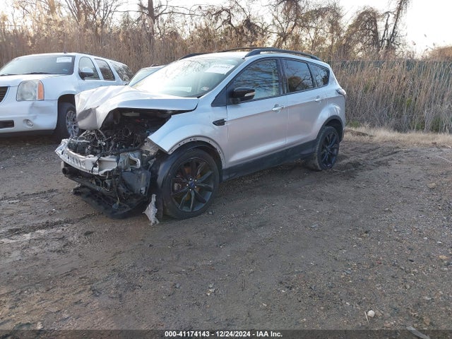 1FMCU9J96HUA99555 Ford Escape Titanium