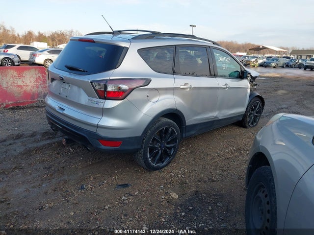 1FMCU9J96HUA99555 Ford Escape Titanium