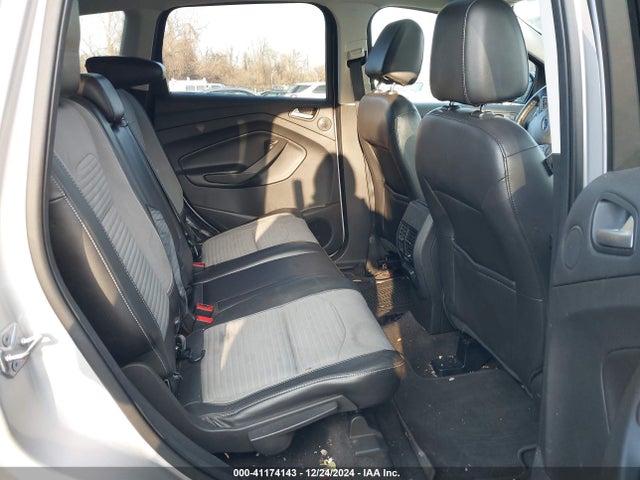 1FMCU9J96HUA99555 Ford Escape Titanium