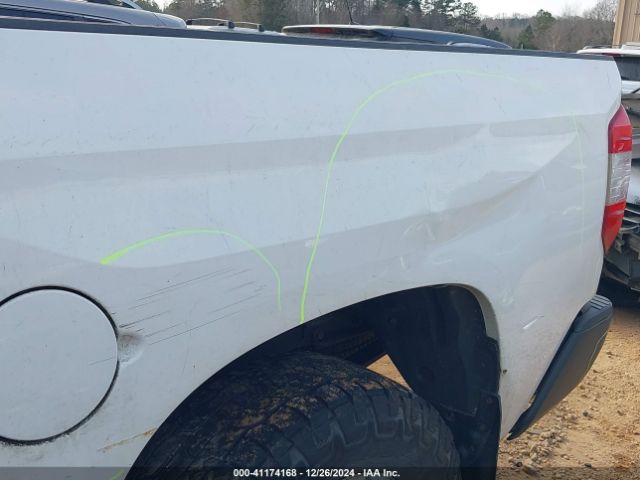 5TFUW5F13GX569472 Toyota Tundra Sr 5.7l V8
