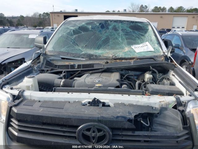 5TFUW5F13GX569472 Toyota Tundra Sr 5.7l V8