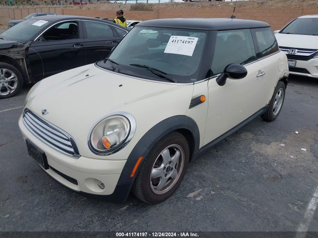 2010 MINI COOPER HARDTOP WMWMF3C54ATZ66213 Photo 1