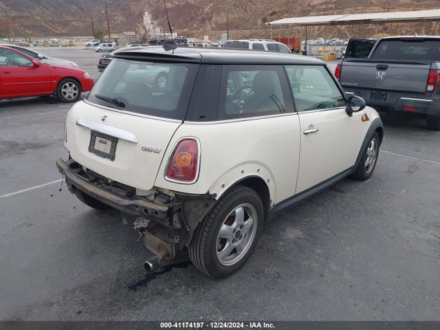 2010 MINI COOPER HARDTOP WMWMF3C54ATZ66213 Photo 3