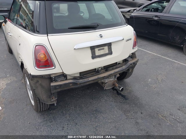 2010 MINI COOPER HARDTOP WMWMF3C54ATZ66213 Photo 5