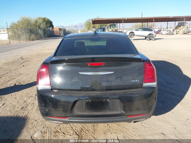 2C3CCABG0KH573293 Chrysler 300 300s