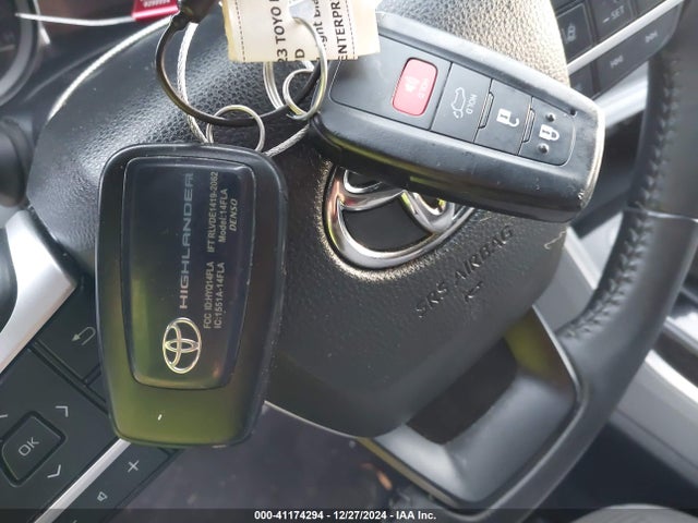 5TDKDRBH1PS038526 Toyota Highlander Le