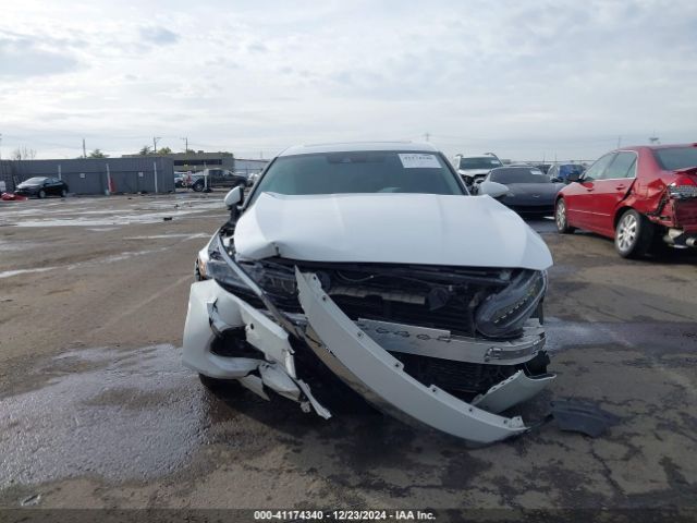 1HGCV3F95NA027008 Honda Accord Hybrid Touring