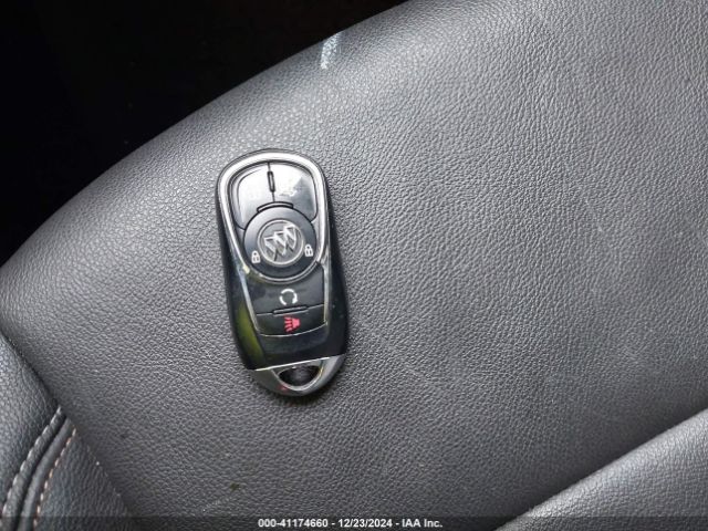 W04GV8SX6J1149477 Buick Regal Tourx Essence