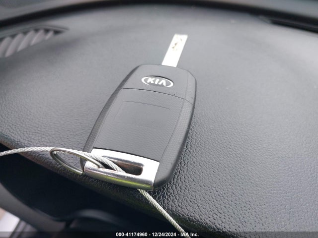 KIA Optima Lx 2017 5XXGT4L37HG160650 Image 11