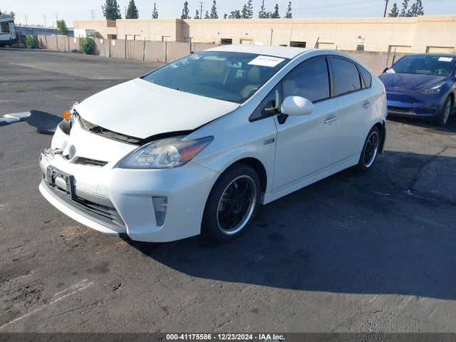 Toyota Prius Plug-in Advanced 2015 JTDKN3DP9F3073703 Image 2