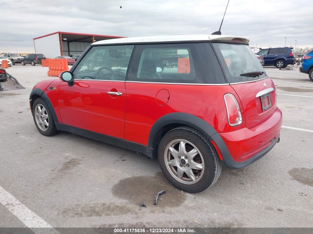 2006 MINI COOPER WMWRC33566TK70698 Photo 2