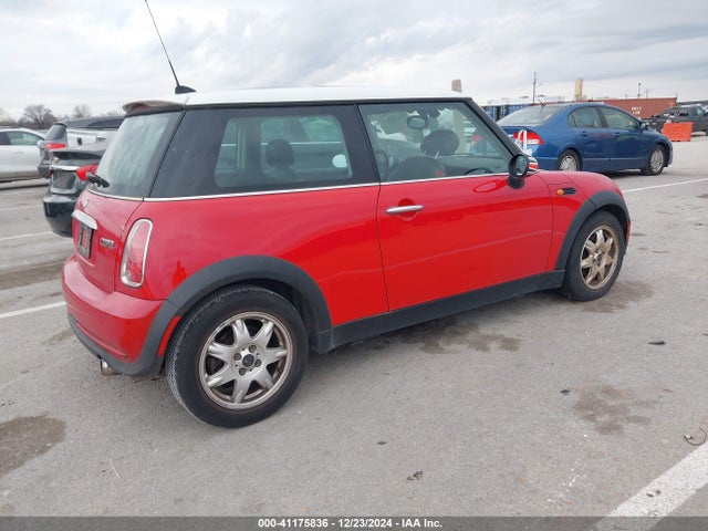 2006 MINI COOPER WMWRC33566TK70698 Photo 3