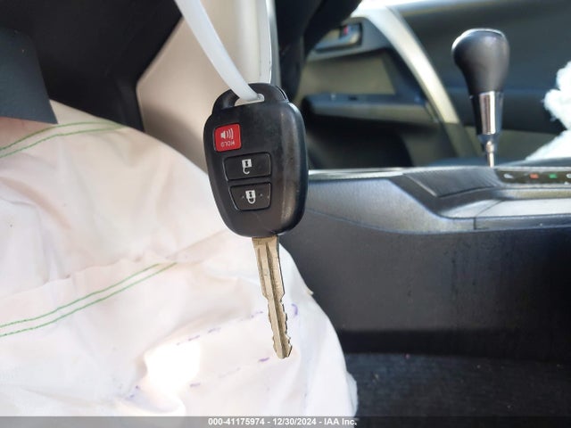 Toyota RAV4 LE 2015 2T3BFREV5FW345030 Image 11
