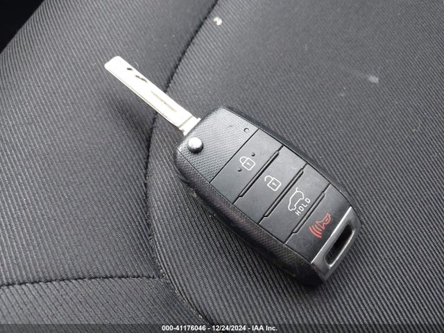 KIA SOUL + 2017 KNDJP3A5XH7430147 Image 11