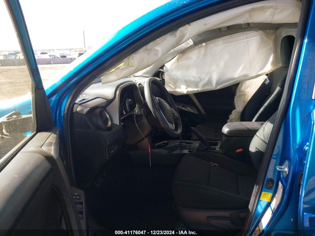 Продаж на аукціоні авто 2018 Toyota Rav4 Le, vin: JTMBFREV9JJ256357, номер лоту: 41176047