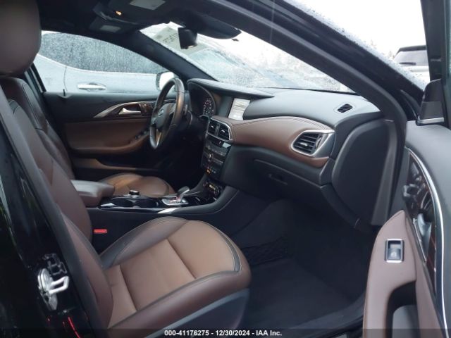 SJKCH5CR5JA045229 Infiniti Qx30 Premium