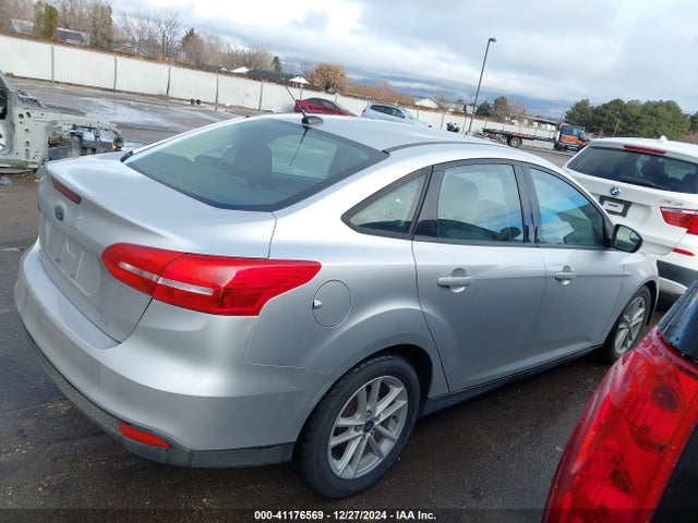 Ford FOCUS SE 2017 1FADP3F29HL284560 Image 4