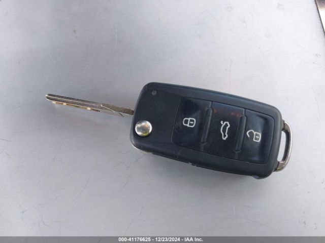 WVGAV7AX3FW599374 Volkswagen TIGUAN S